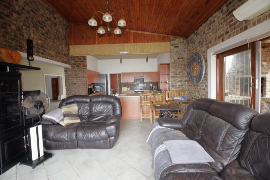 4 Bedroom Property for Sale in Noorsekloof Eastern Cape